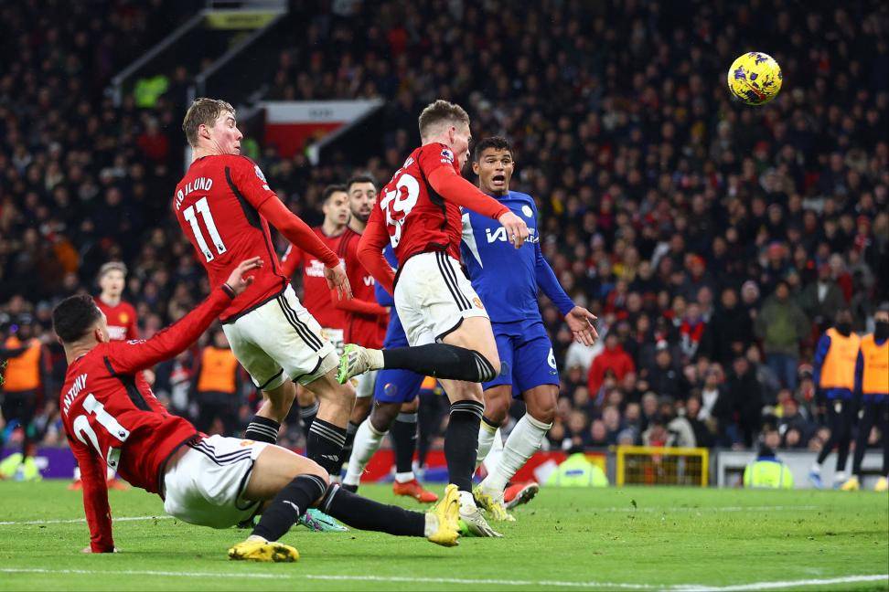 英超回顾：真要复兴了！5000万预算花出2亿的效果，曼联这个转会窗真成熟了